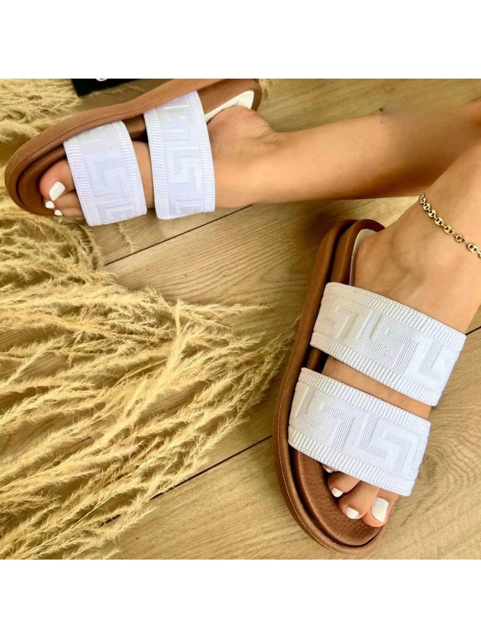 Sandalia Canoa Chanel® – Elegancia y Comodidad en Cada Paso